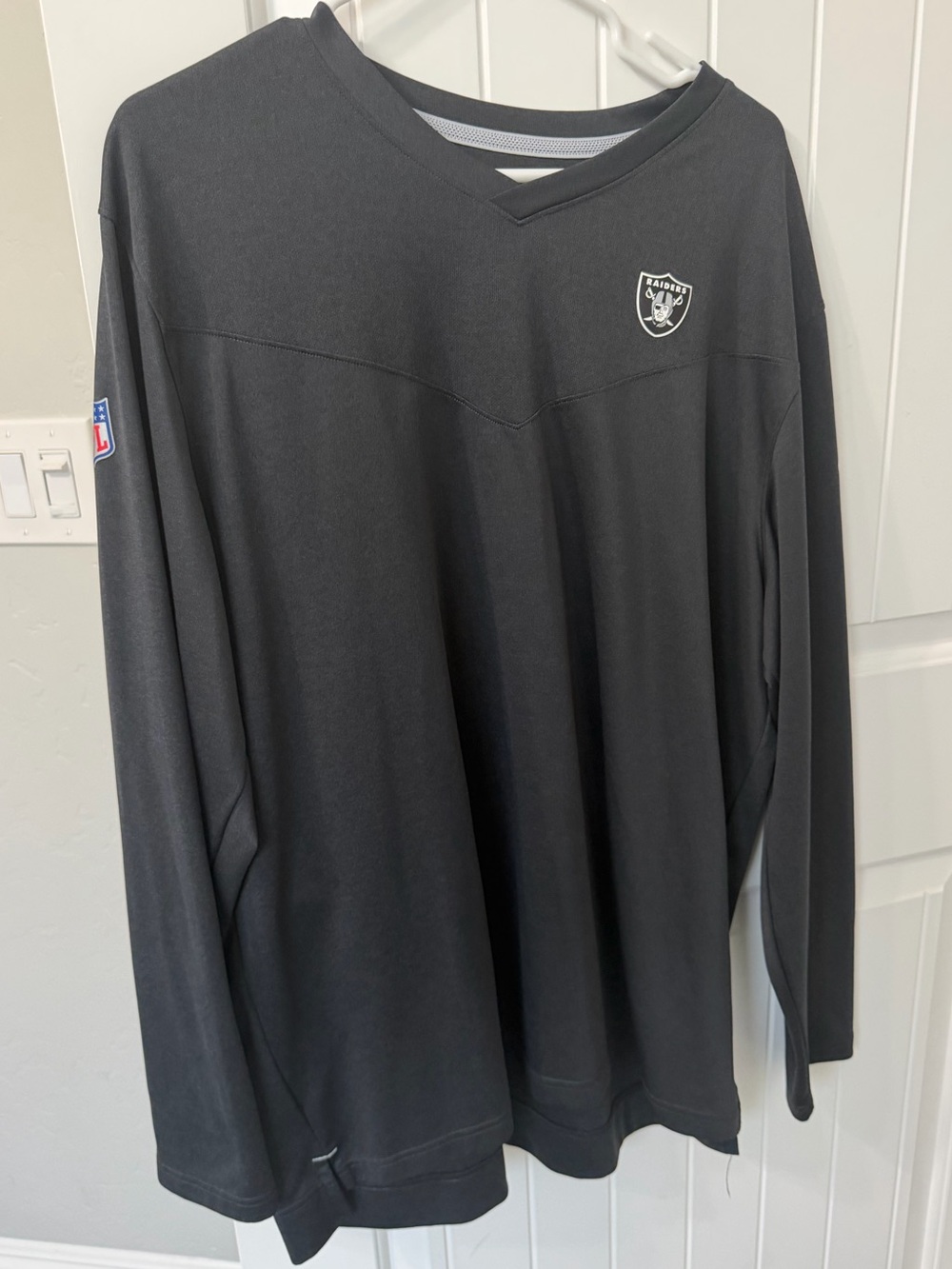 NFL Raiders Black Long-Sleeve V-Neck Shirt
